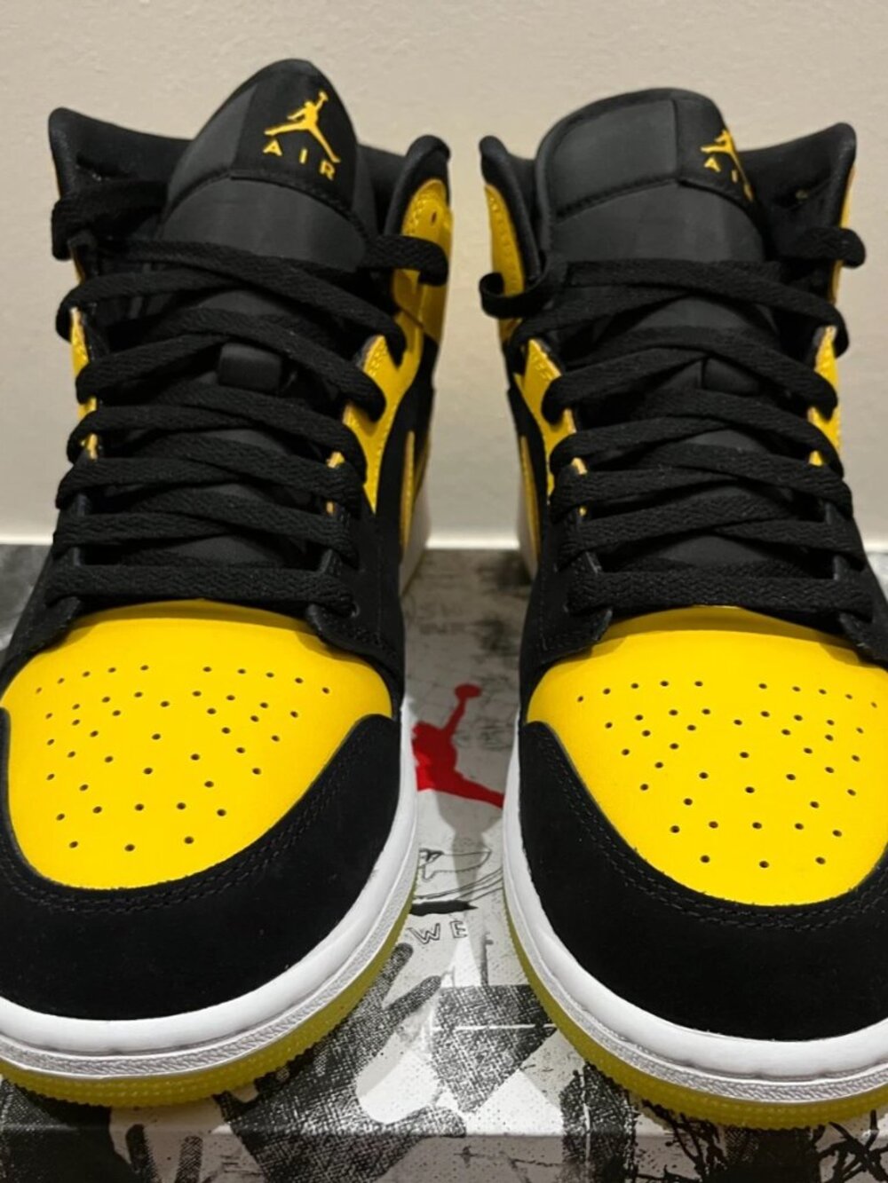 AIR JORDAN 1 Mid New Love